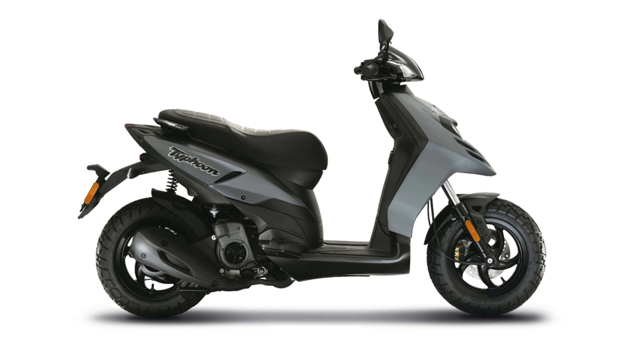 vue latérale d'un scooter Piaggio Typhoon 50